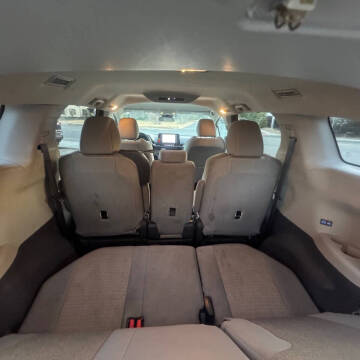 2022 Toyota Sienna LE 8-Passenger