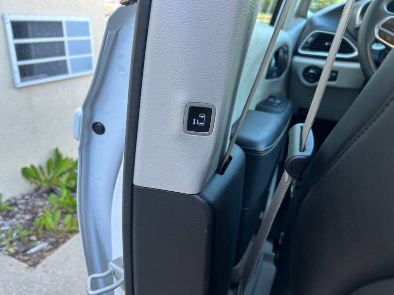 2023 Chrysler Pacifica Touring L