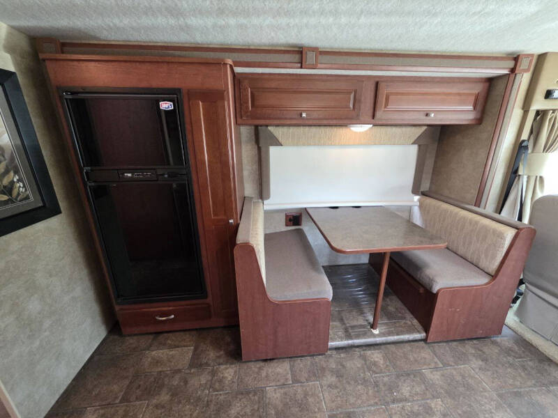 2013 Winnebago Vista