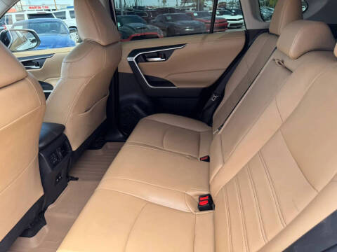2020 Toyota RAV4 XLE Premium