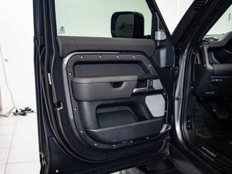 2024 Land Rover Defender 130 P400 Outbound