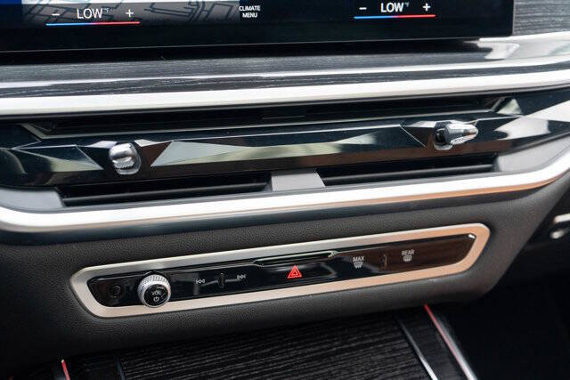 2023 BMW X7 30