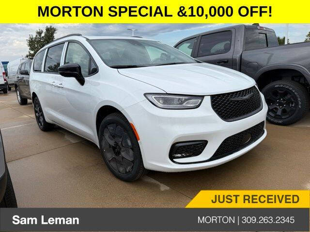 2026 Chrysler Pacifica Limited's photo