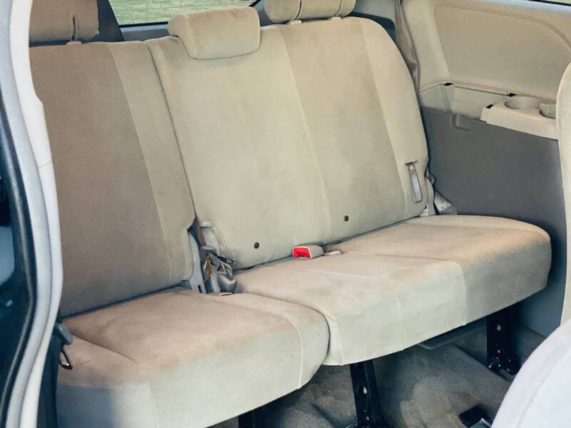 2013 Toyota Sienna L 7-Passenger
