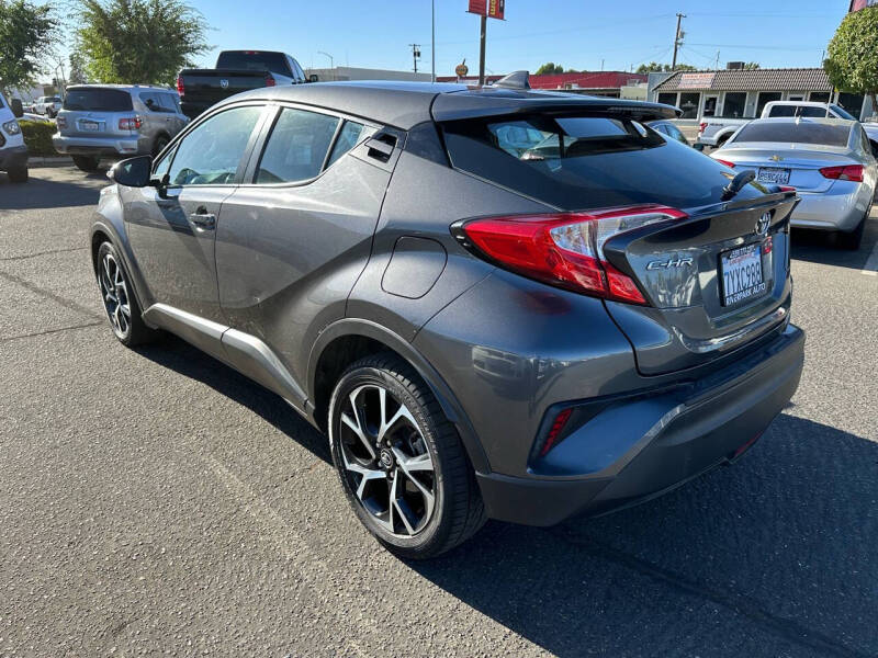 2018 Toyota C-HR XLE Premium photo 14