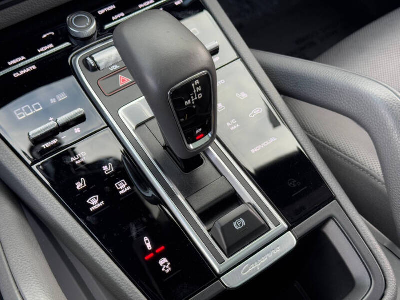 2023 Porsche Cayenne E-Hybrid Coupe