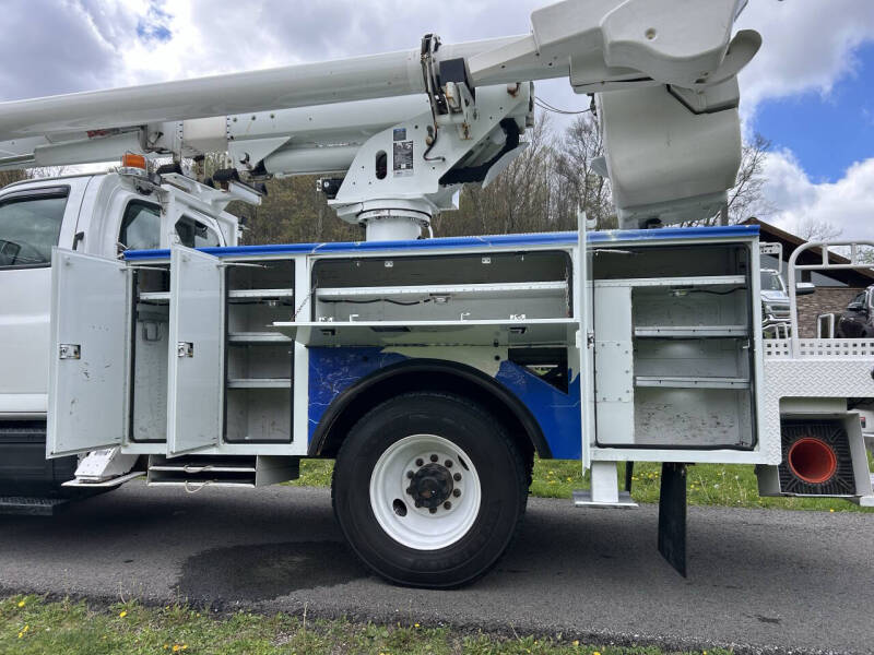 2006 Chevrolet C7500 Altec Bucket Truck