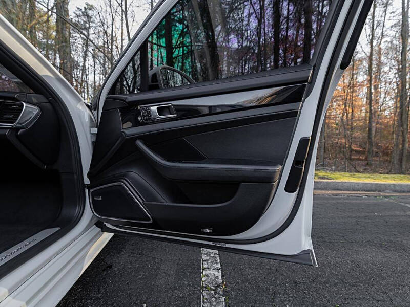 2017 Porsche Panamera 4