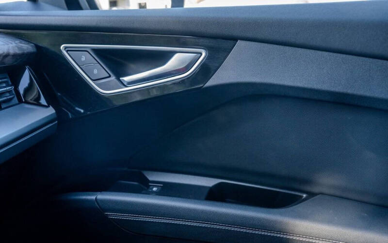 2024 Audi Q4 e-tron quattro Premium Plus 55