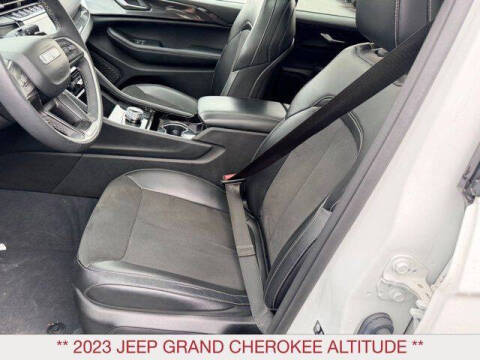 2023 Jeep Grand Cherokee Altitude