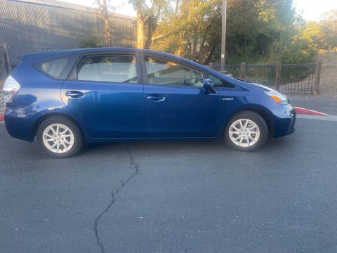2013 Toyota Prius v Three