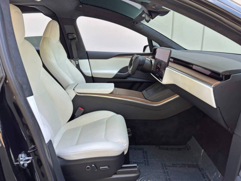 2023 Tesla Model X Standard Range