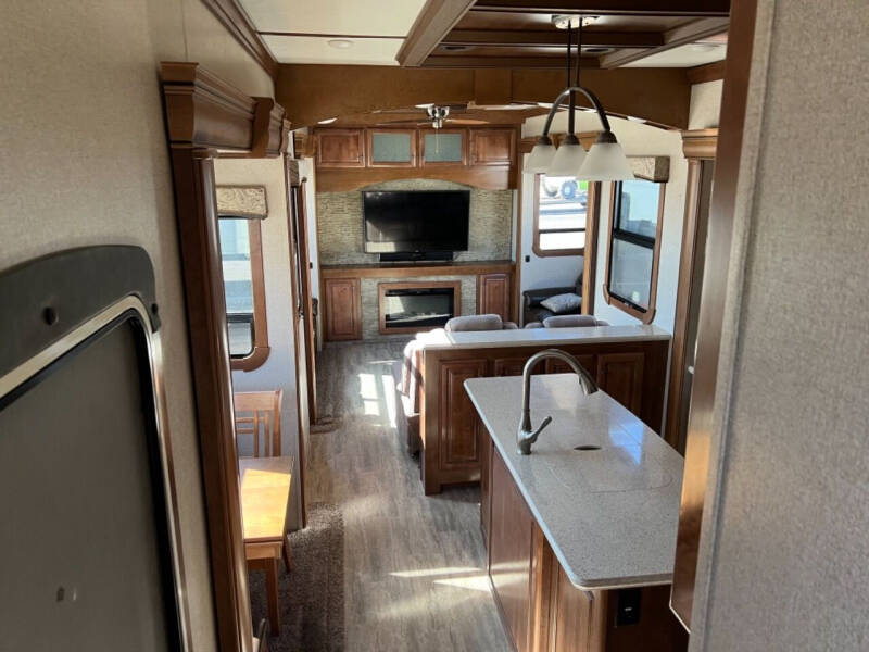2018 Thor Motor Coach Redwood