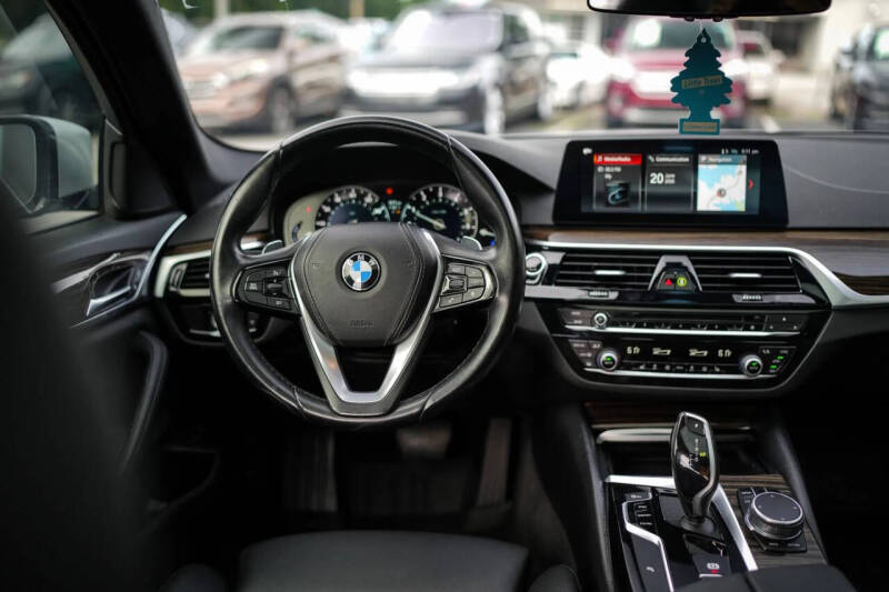 2019 BMW 5 Series 530i