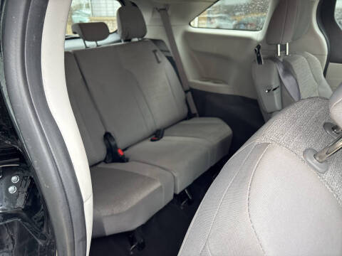 2024 Toyota Sienna LE 8-Passenger