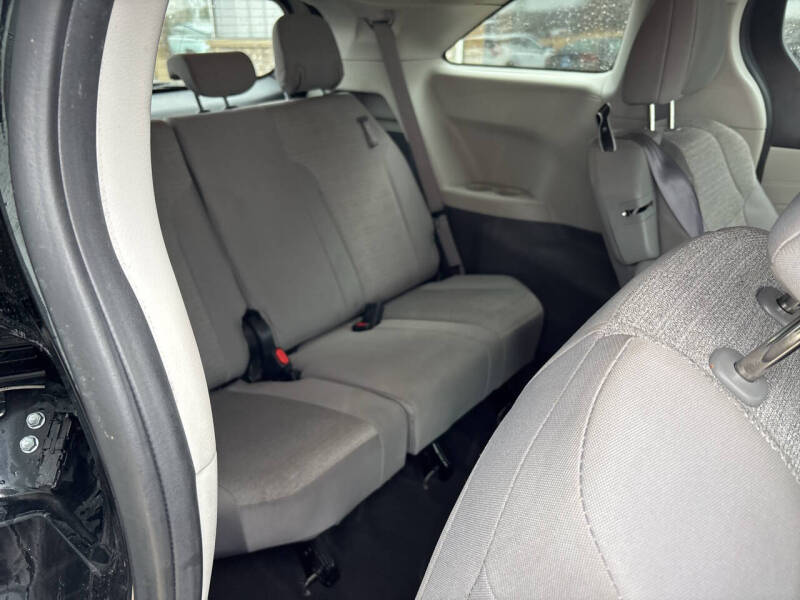 2024 Toyota Sienna LE 8-Passenger