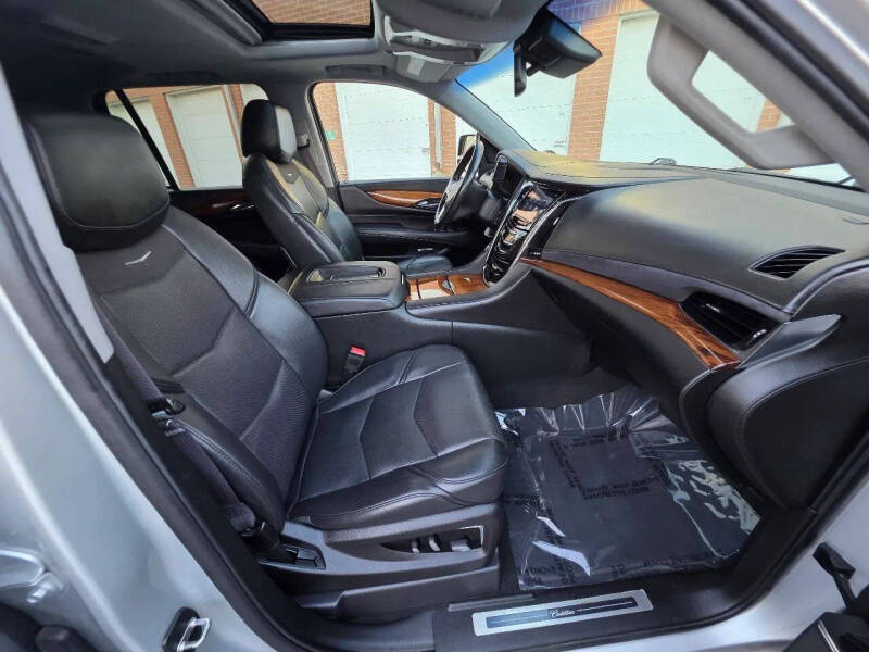 2016 Cadillac Escalade Luxury Collection