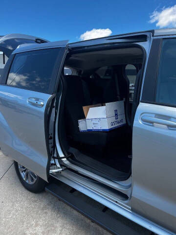 2025 Toyota Sienna LE 8-Passenger