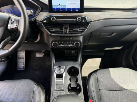 2020 Ford Escape Hybrid Titanium