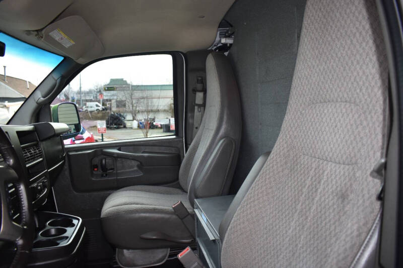 2015 Chevrolet Express Cargo Work Van photo 15