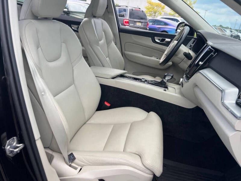 2019 Volvo XC60 T5 Momentum