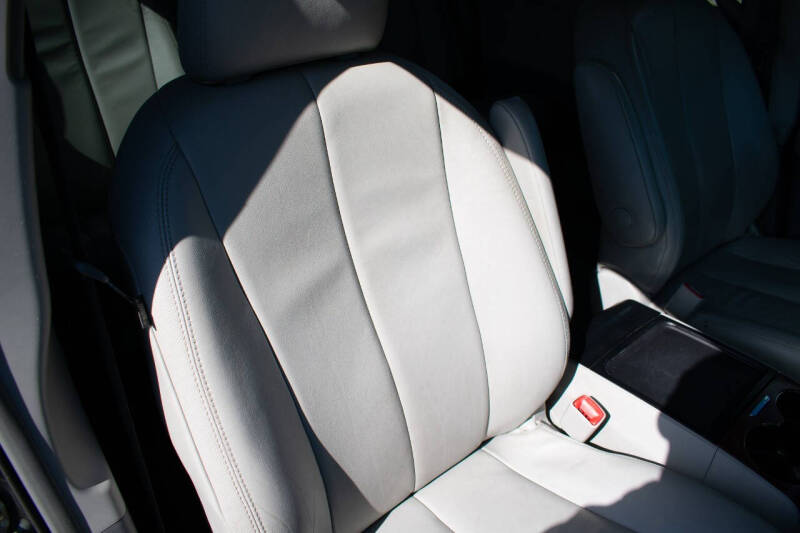 2013 Toyota Sienna XLE 8-Passenger