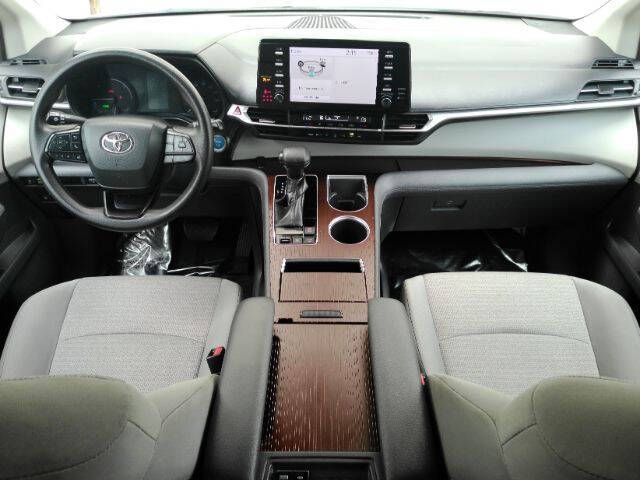 2023 Toyota Sienna LE 8-Passenger