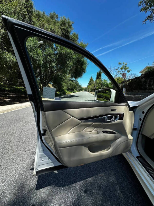 2013 Infiniti M37