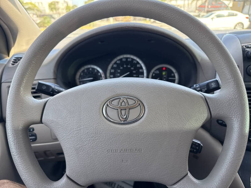 2006 Toyota Sienna CE 8 Passenger