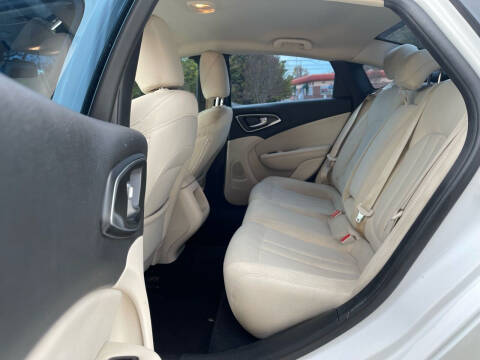 2017 Chrysler 200 LX