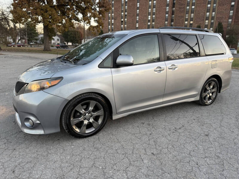 2014 Toyota Sienna SE 8-Passenger