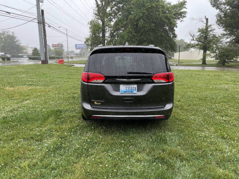 2017 Chrysler Pacifica Touring-L