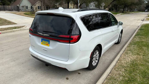 2022 Chrysler Pacifica Touring L