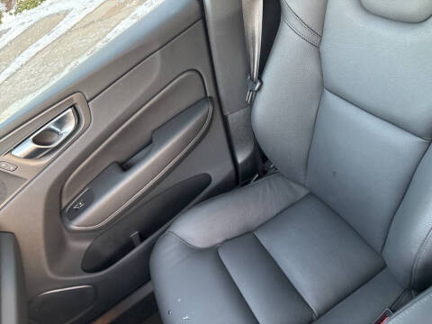 2025 Volvo XC60 B5 Plus Dark Theme