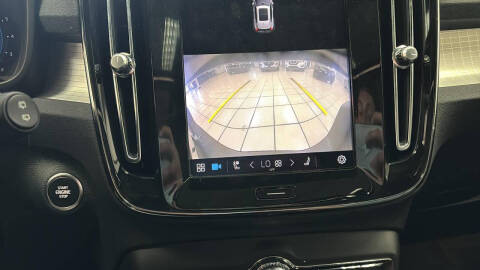 2024 Volvo XC40 B5 Core Dark Theme