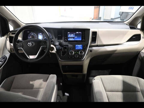 2019 Toyota Sienna LE Mobility 7-Passenger