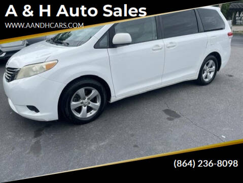 2012 Toyota Sienna LE 7-Passenger Auto Access Seat