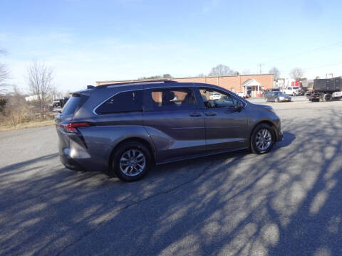 2021 Toyota Sienna LE 8-Passenger