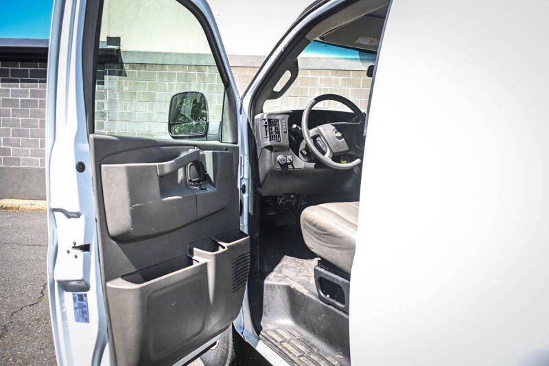 2024 Chevrolet Express 2500