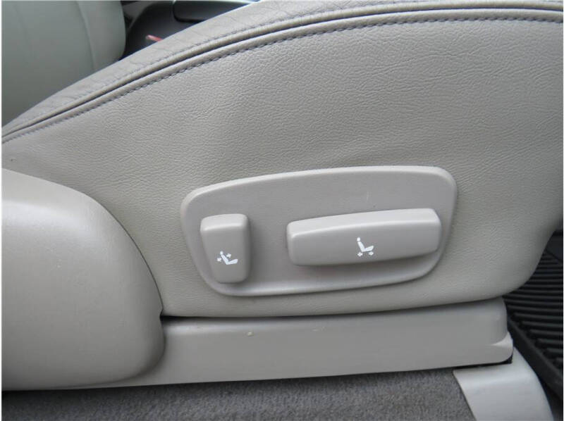 2004 Toyota Sequoia SR5