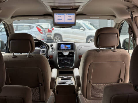2012 Chrysler Town and Country Touring