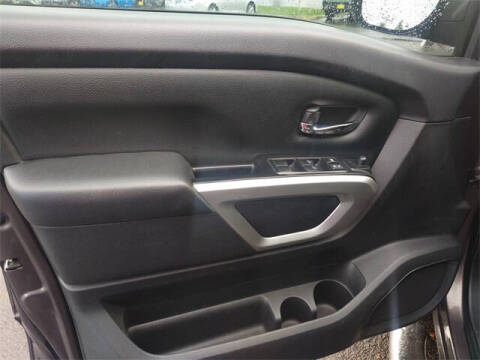 2017 Nissan Titan SV