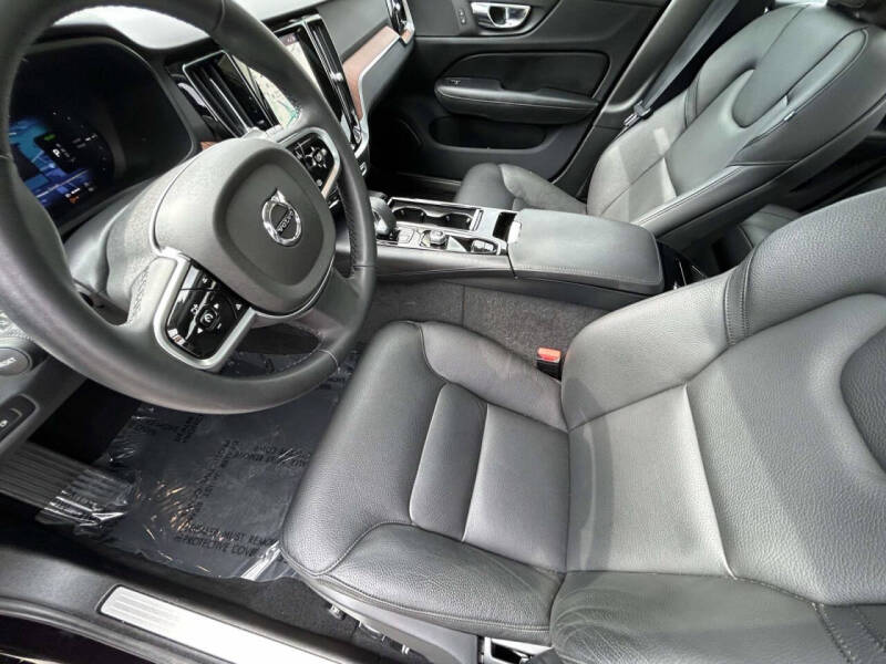 2025 Volvo S60 T8 Plus