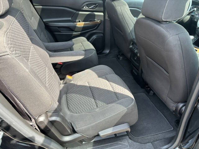 2017 GMC Acadia SLE-2
