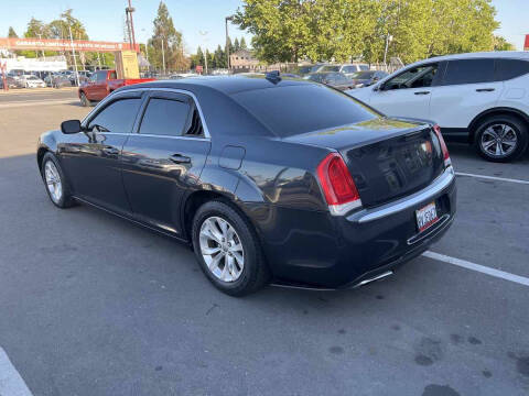 2015 Chrysler 300 Limited