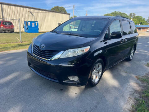 2014 Toyota Sienna LE 8-Passenger