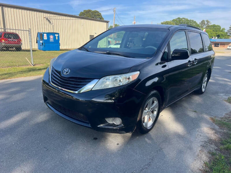 2014 Toyota Sienna LE 8-Passenger