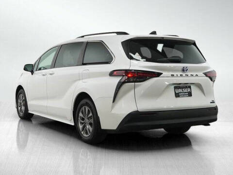 2022 Toyota Sienna LE 8-Passenger