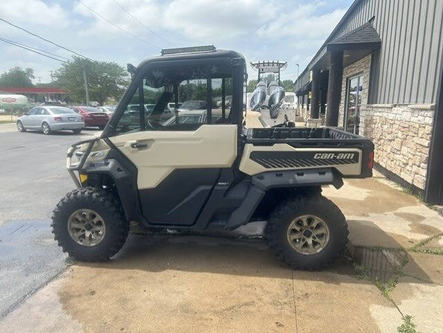2025 Can-Am Defender Limited Cab HD10
