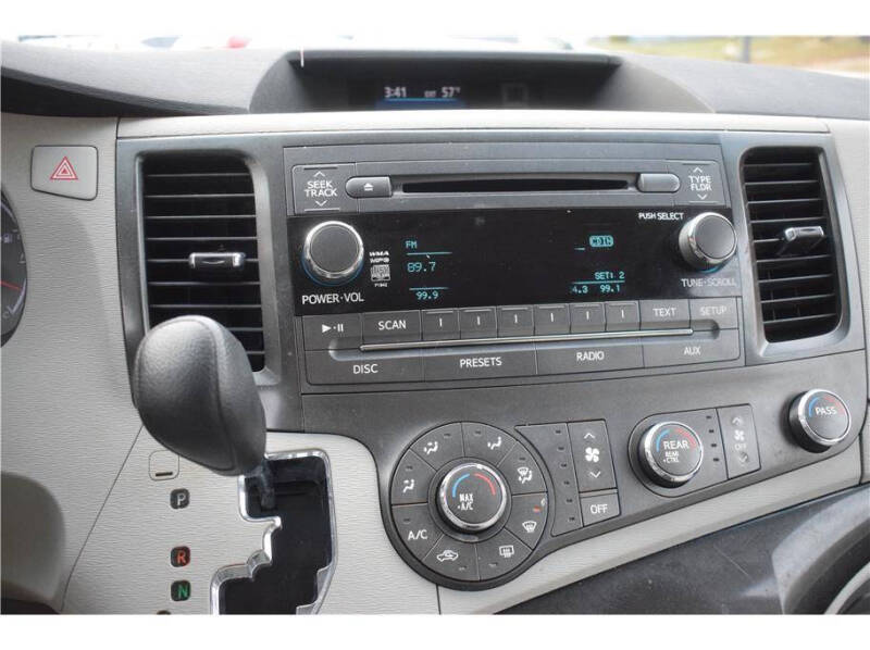 2011 Toyota Sienna LE 7-Passenger